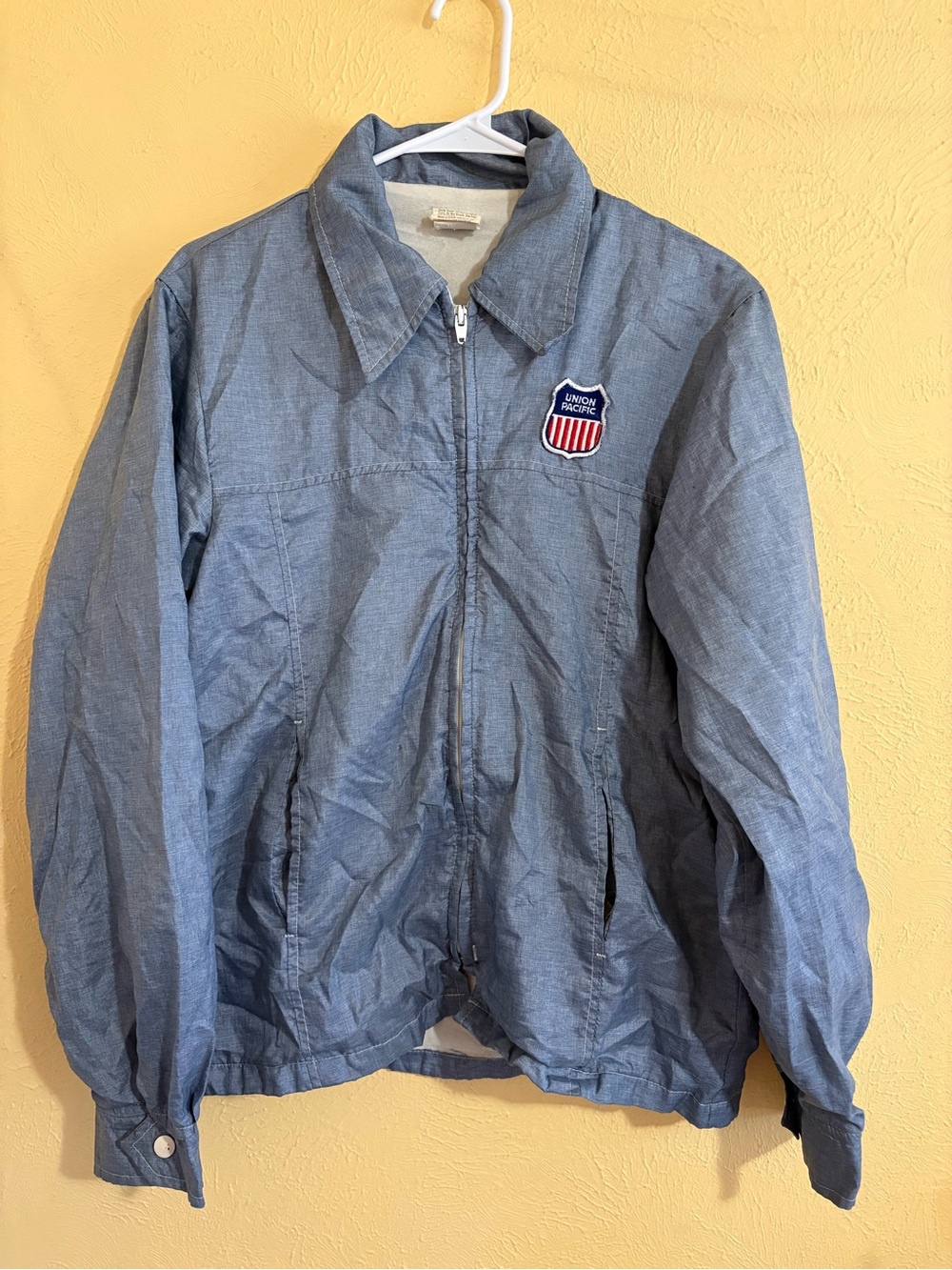 VTG Union Pacific Windbreaker Jacket Mens Medium Blue